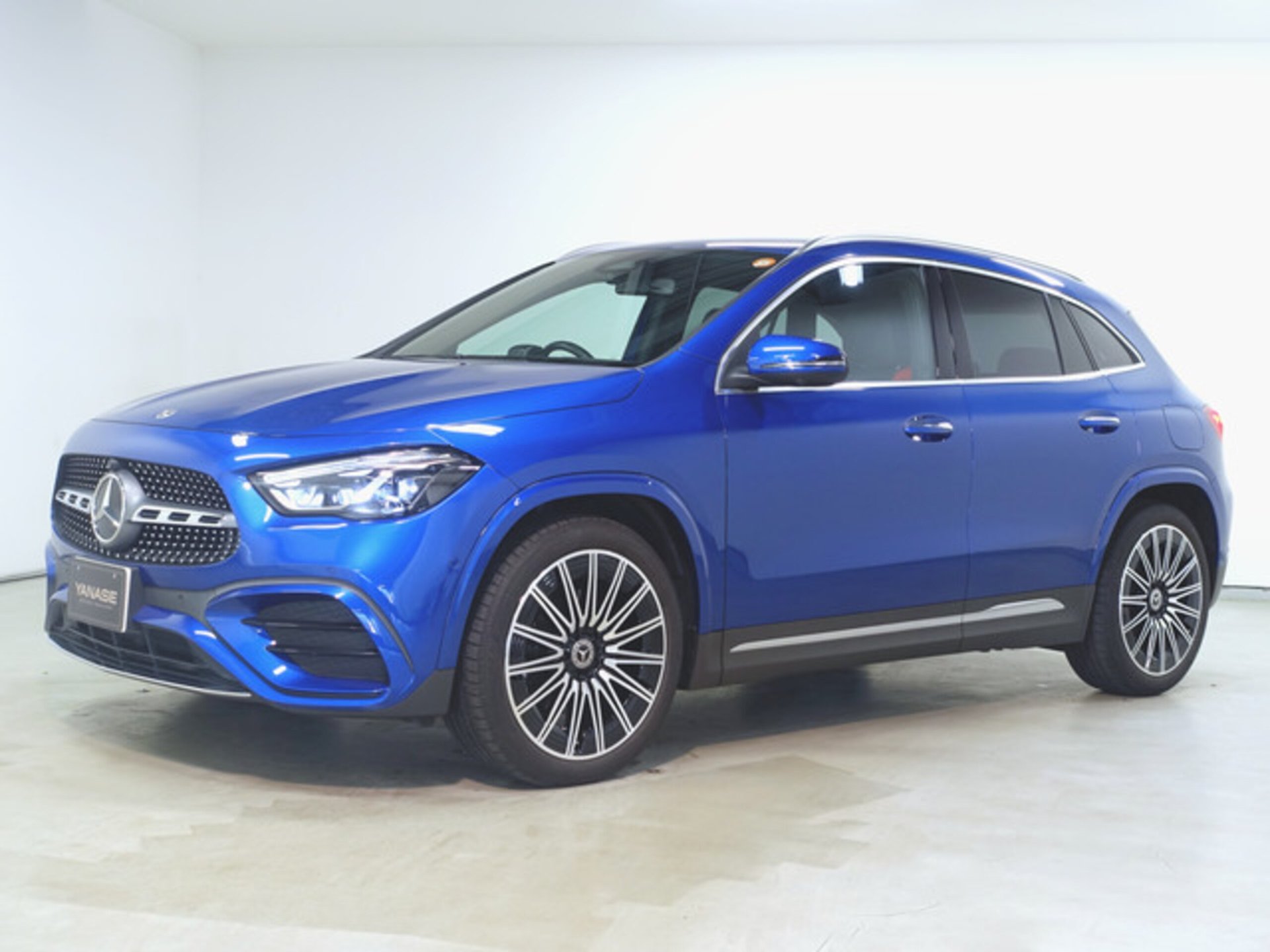 MERCEDES-BENZ GLA - View 1