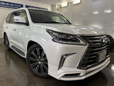 2017 Lexus LX photo 9