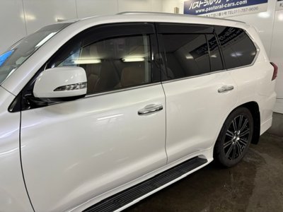 2017 Lexus LX photo 8