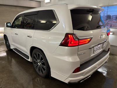 2017 Lexus LX — миниатюра 16