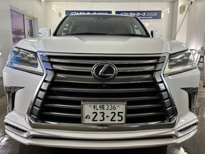 2017 Lexus LX photo 3