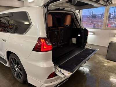 2017 Lexus LX — миниатюра 19