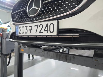 MERCEDES-BENZ E-CLASS - 1