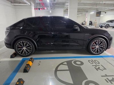 صورة 7 لـ 2025 Porsche MACAN