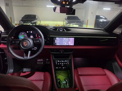 صورة 10 لـ 2025 Porsche MACAN