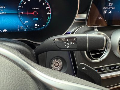 صورة 8 لـ 2021 Mercedes-BENZ GLC