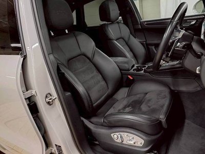 PORSCHE MACAN - 10