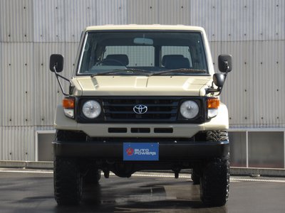 TOYOTA LAND CRUISER 70 - 5