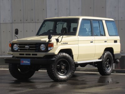 TOYOTA LAND CRUISER 70 - 3