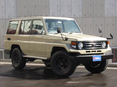 TOYOTA LAND CRUISER 70 - 8
