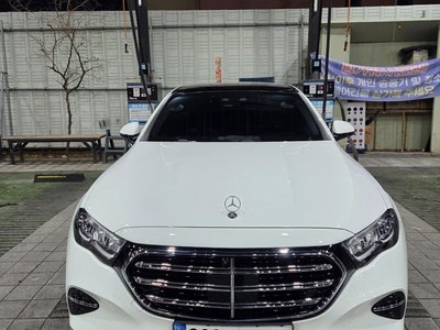 MERCEDES-BENZ E-CLASS - 1