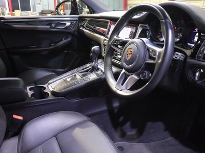 PORSCHE MACAN - 9