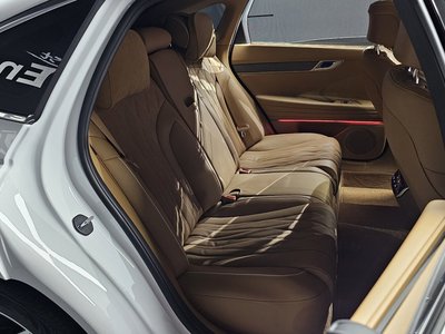 2025 Genesis G80 (RG3) thumbnail 17