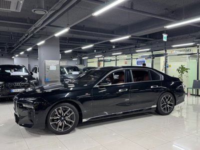 2025 BMW 7 SERIES photo 5