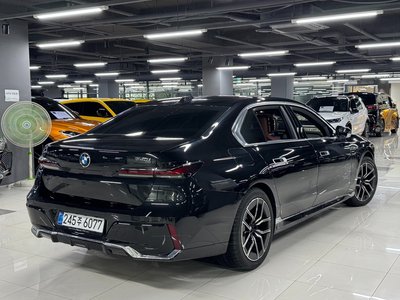 2025 BMW 7 SERIES photo 2