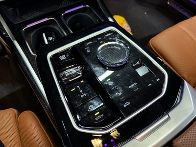 2025 BMW 7 SERIES photo 9