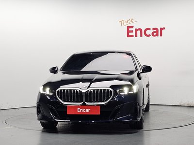 2026 BMW 5 SERIES 照片 2