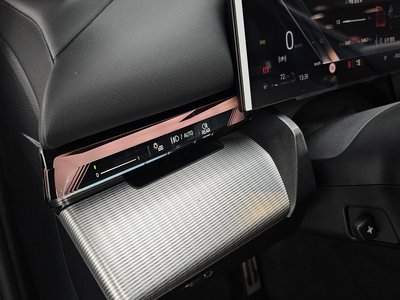 صورة مصغرة 33 لـ 2026 BMW 5 SERIES