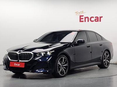 2026 BMW 5 SERIES 照片 1
