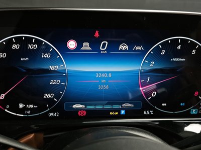 MERCEDES-BENZ E-CLASS - 8