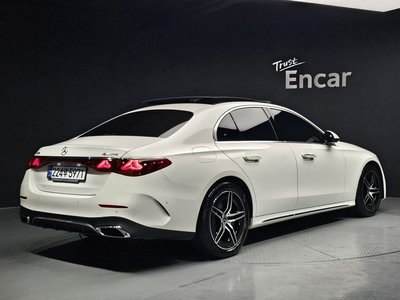 MERCEDES-BENZ E-CLASS - 4