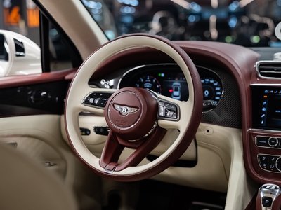 2025 Bentley BENTAYGA photo 8