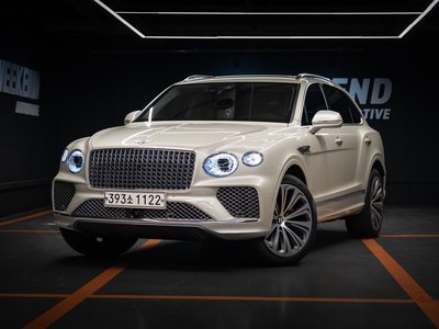 2025 Bentley BENTAYGA photo 1