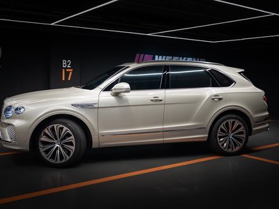 2025 Bentley BENTAYGA photo 4