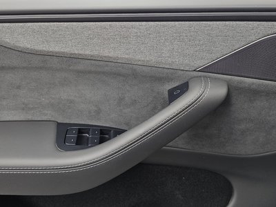 صورة مصغرة 30 لـ 2025 Tesla MODEL Y