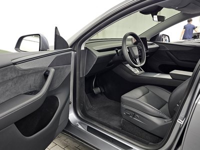 صورة مصغرة 13 لـ 2025 Tesla MODEL Y