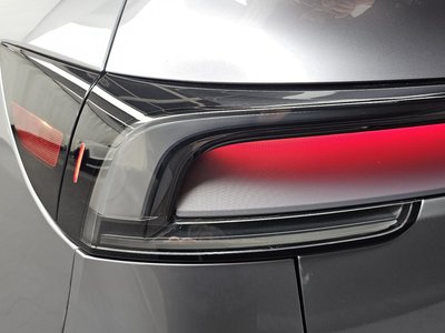 2025 Tesla MODEL Y — фото 10