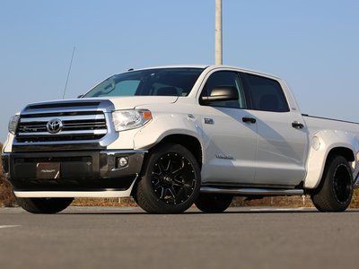 TOYOTA TUNDRA - 1