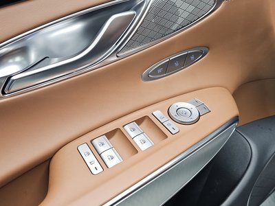2022 Genesis GV70 — миниатюра 12