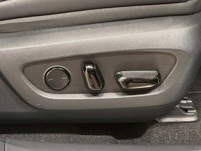 صورة مصغرة 33 لـ 2023 Lexus RX