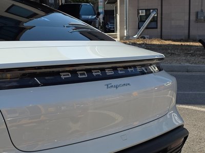 PORSCHE TAYCAN - 8
