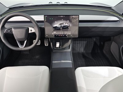 TESLA MODEL 3 - 5