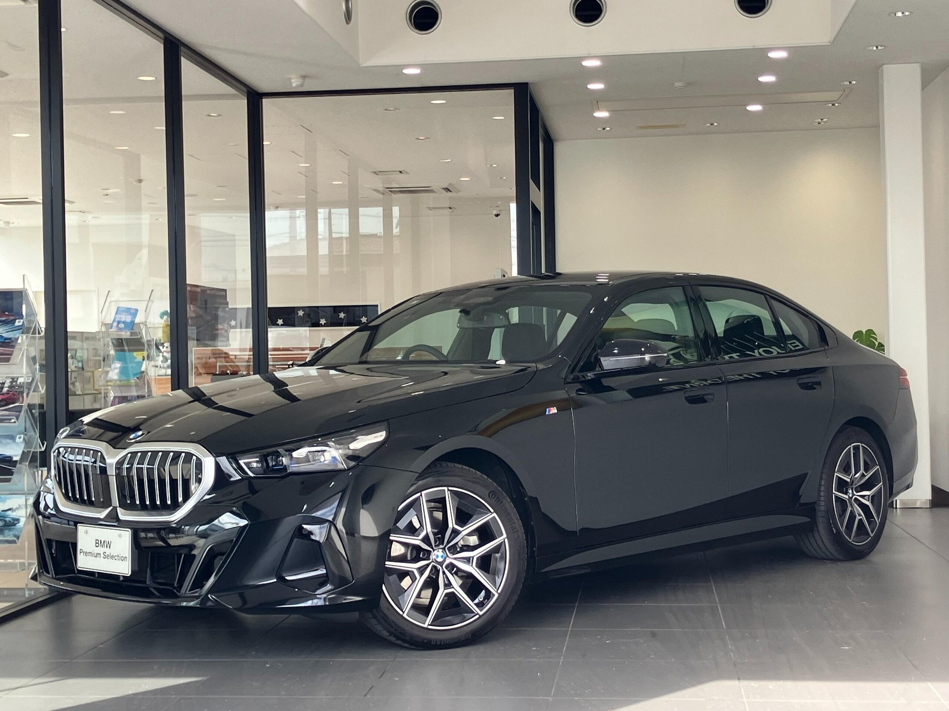 BMW 5 SERIES - View 1