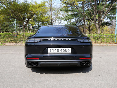 PORSCHE PANAMERA - 3