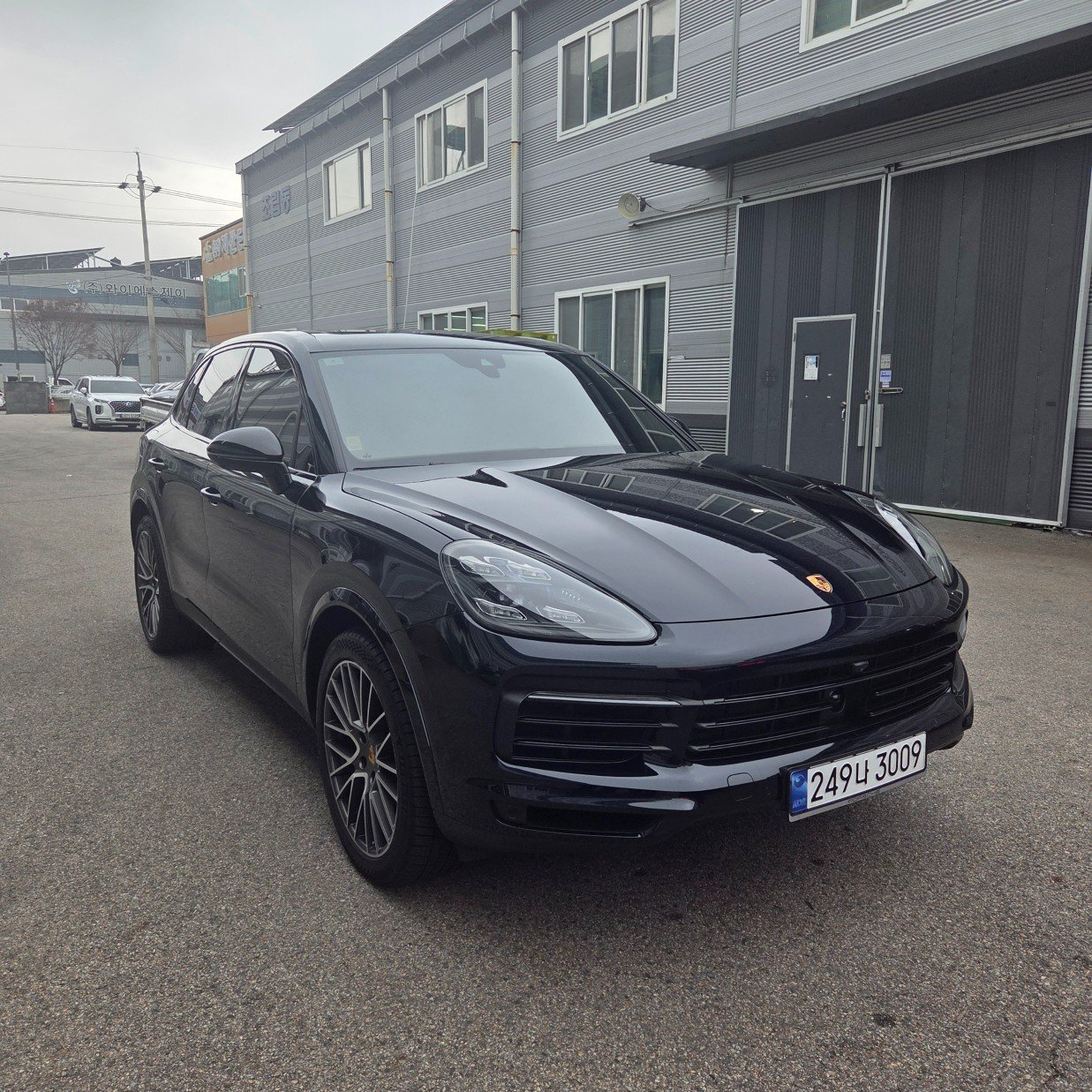 PORSCHE CAYENNE - View 1