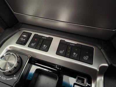 TOYOTA LAND CRUISER 200 - 4