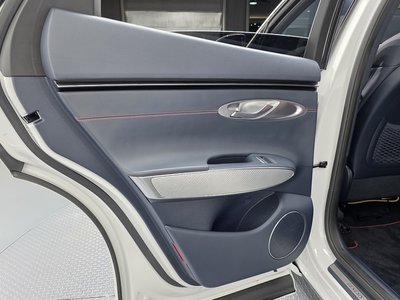 2022 Genesis GV70 — миниатюра 15
