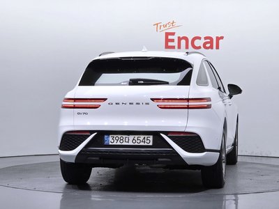 صورة 4 لـ 2022 Genesis GV70