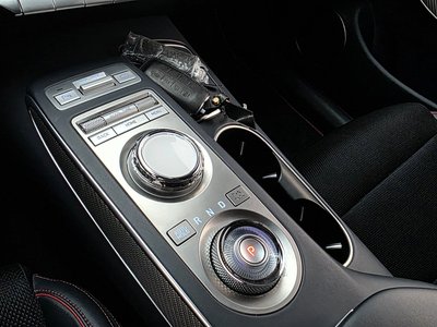 2022 Genesis GV70 — миниатюра 12
