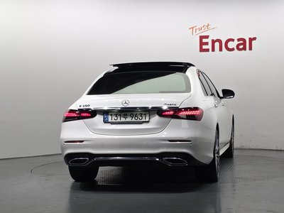 2021 Mercedes-BENZ E-CLASS 照片 3