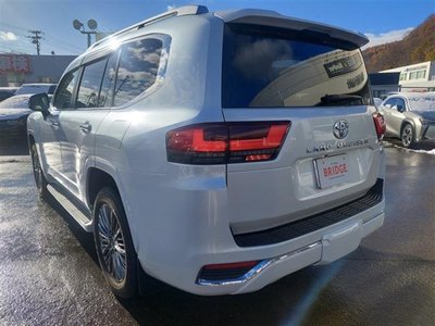 TOYOTA LAND CRUISER 300 - 8