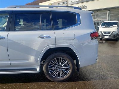 TOYOTA LAND CRUISER 300 - 7
