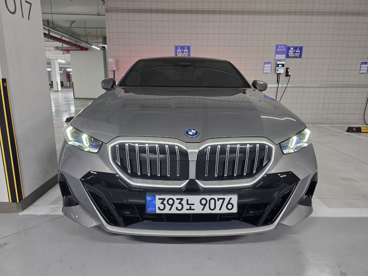 BMW 5 SERIES - View 1