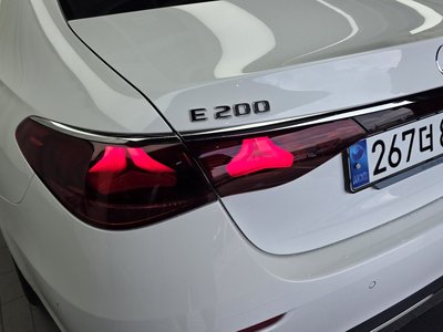 MERCEDES-BENZ E-CLASS - 10