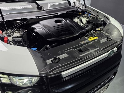 LAND ROVER DEFENDER - 7