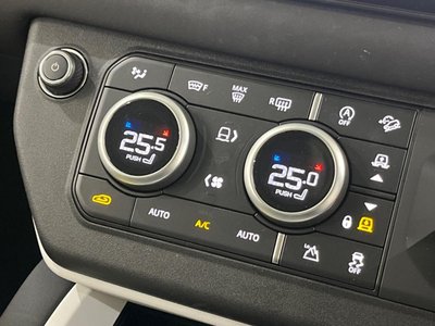 LAND ROVER DEFENDER - 5